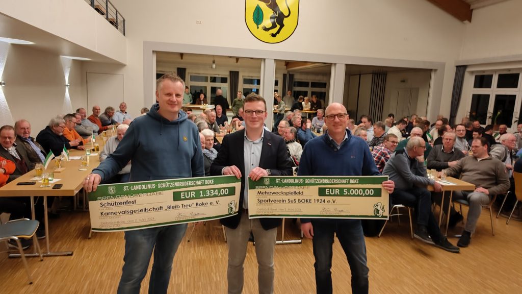 Schützenbruderschaft und Kolping unterstützen den Bau des Mehrzweckspielfeldes